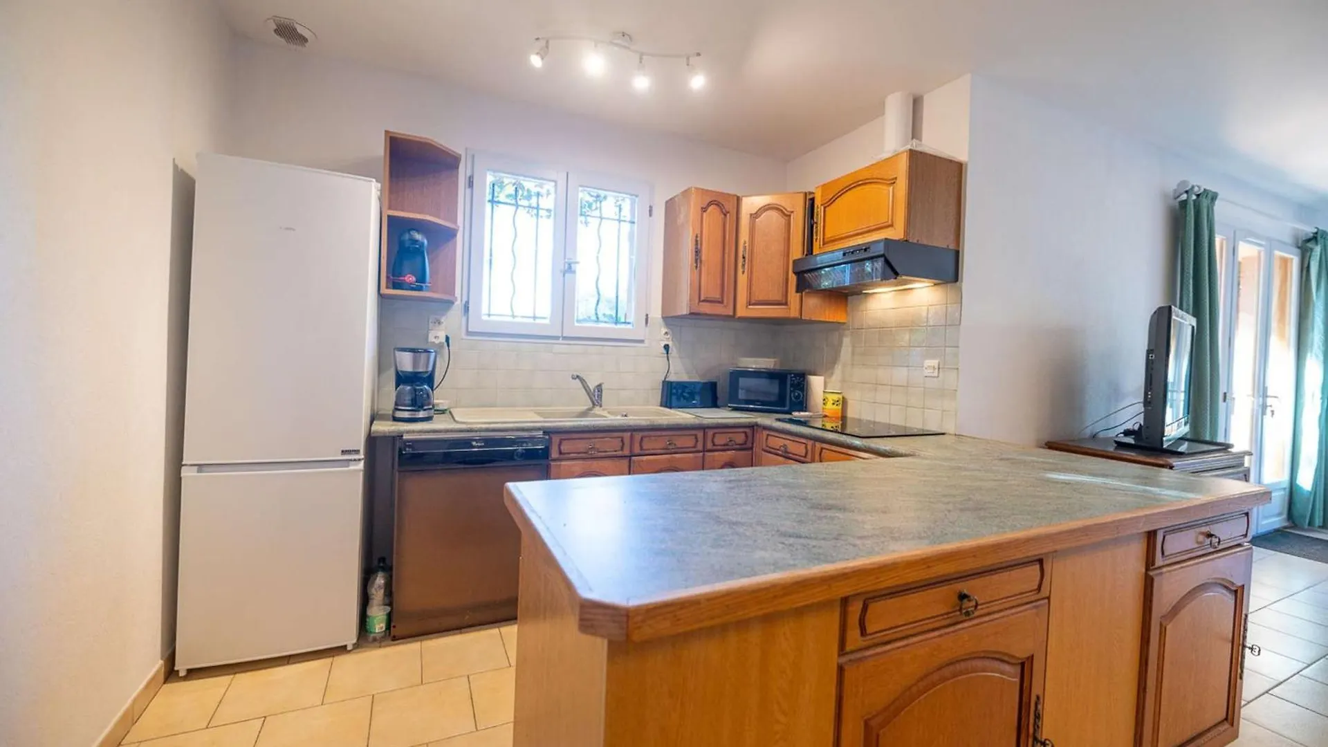 Maison Pour 6 Personnes , Climatisee A 500 M De La Plage De Saint Clair Le Lavandou 0*,  Francia